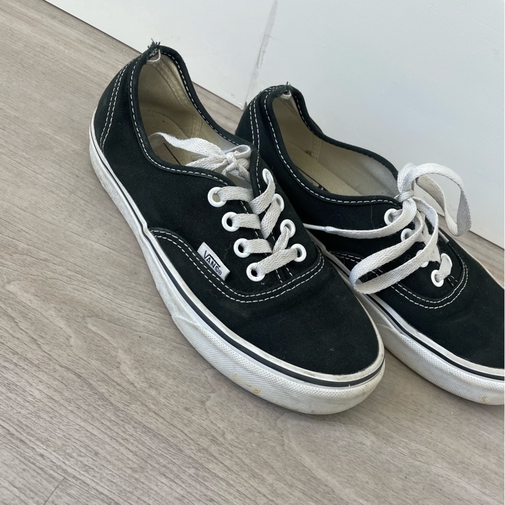 Black and White vans